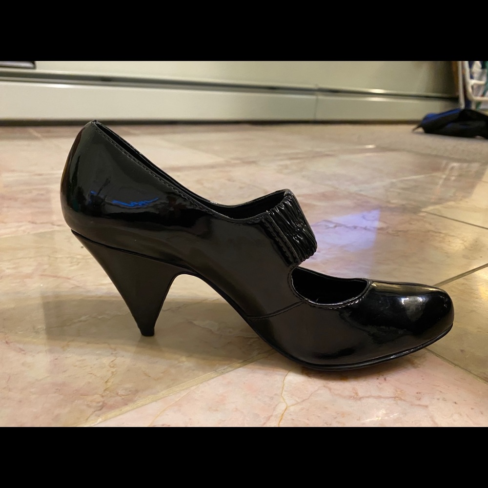 Black patent leather Mary Jane heels